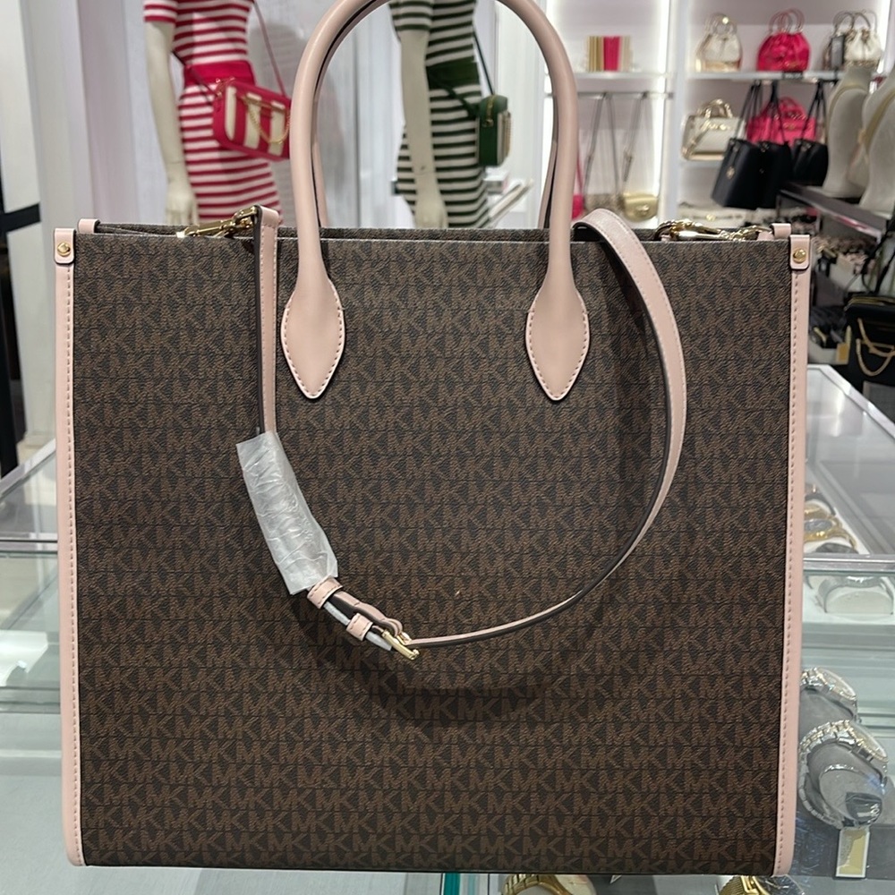 MICHAEL KORS Mirella Large Logo Tote Bag Powder Blush Signature
NWT - Picture 9 of 16